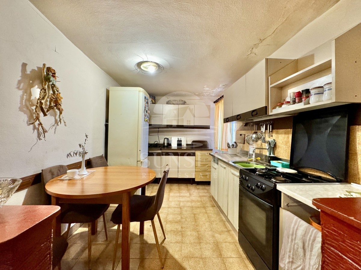 CASA A SCHIERA NEL CENTRO DI BUIE