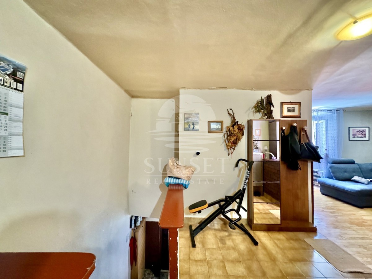 CASA A SCHIERA NEL CENTRO DI BUIE