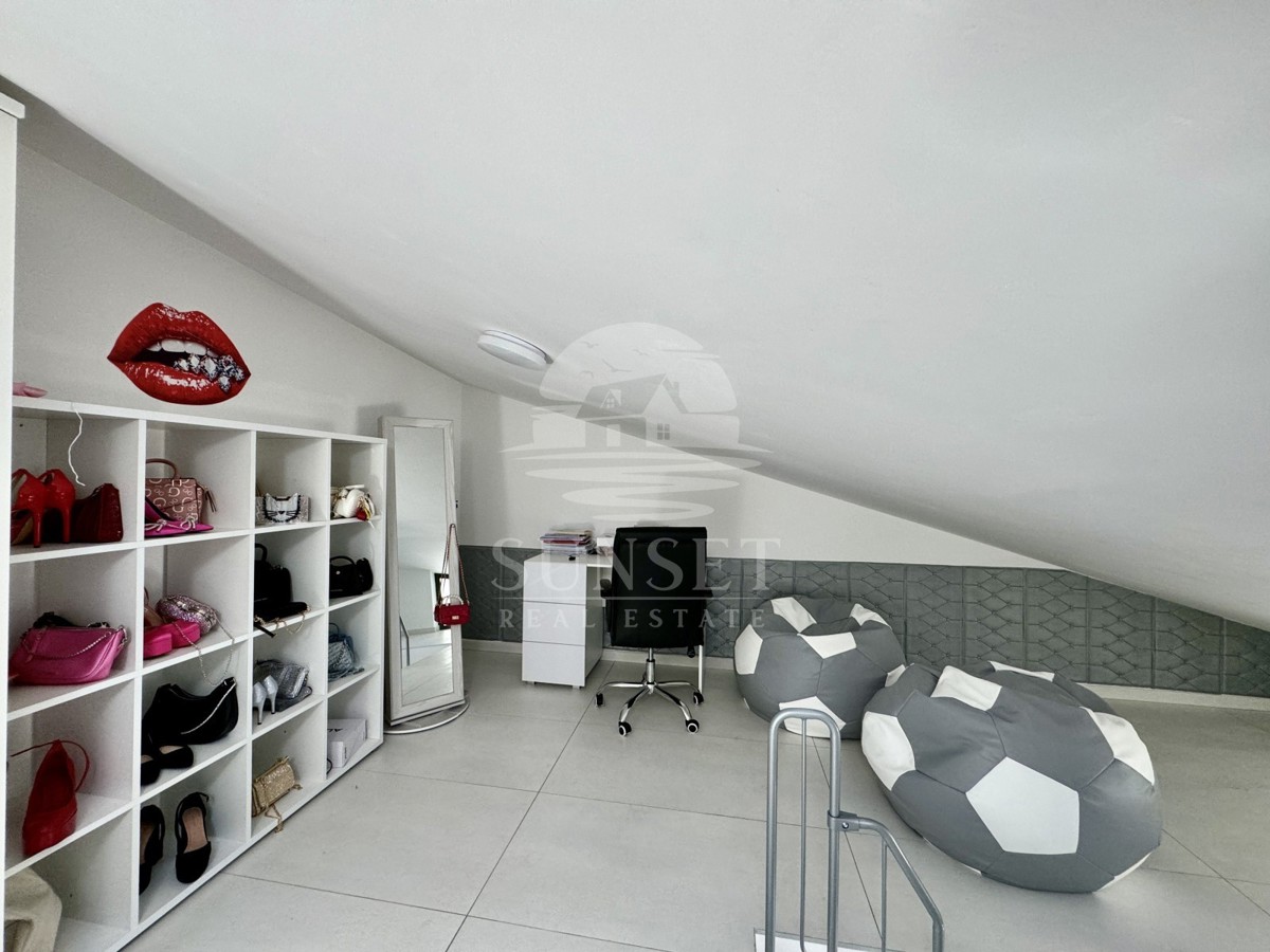 SAVUDRIJA – APPARTAMENTO DUPLEX CON TERRAZZA E SPLENDIDA VISTA MARE