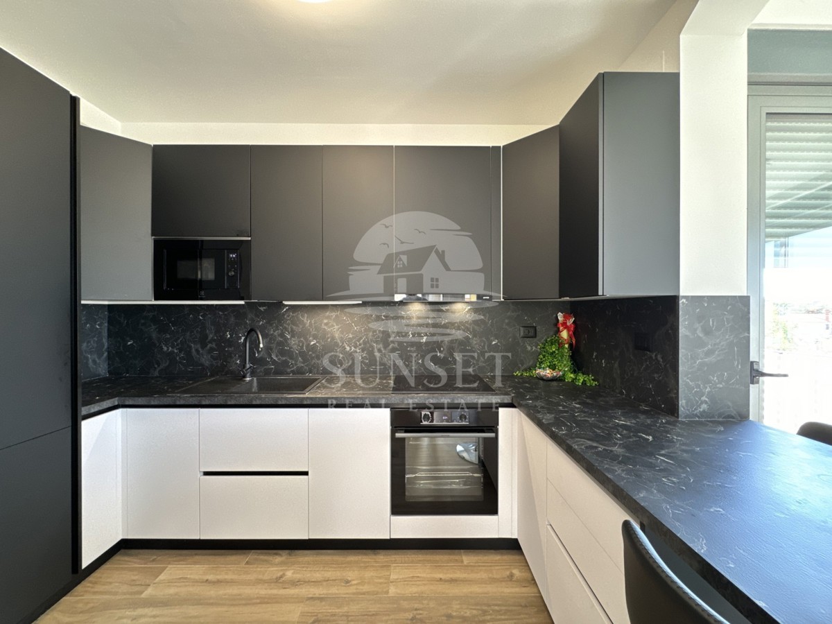 SAVUDRIJA – APPARTAMENTO DUPLEX CON TERRAZZA E SPLENDIDA VISTA MARE