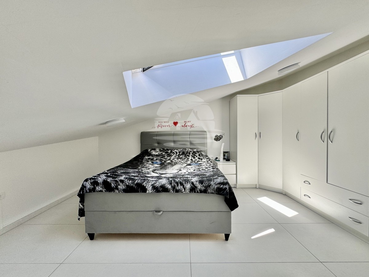 SAVUDRIJA – APPARTAMENTO DUPLEX CON TERRAZZA E SPLENDIDA VISTA MARE