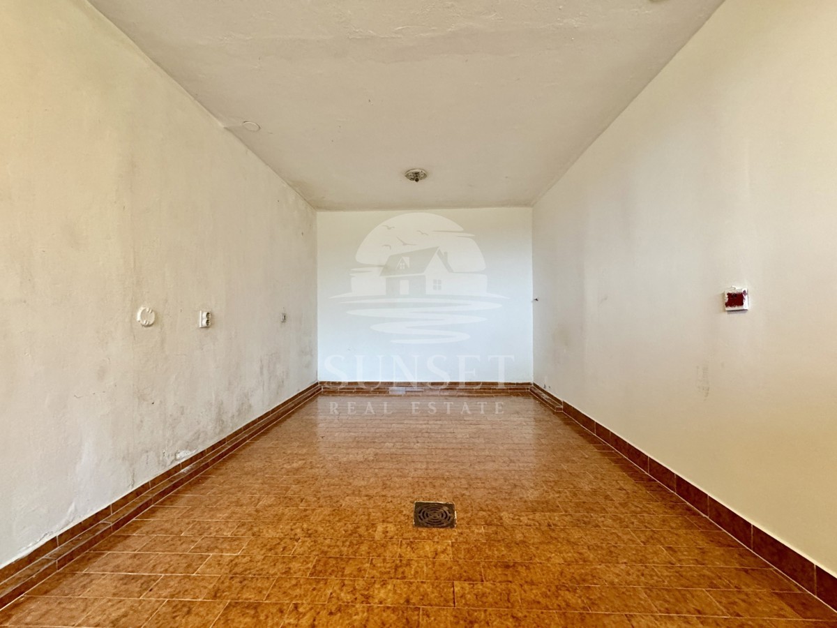 MONOLOCALE IN ZONA TRANQUILLA A BUJE