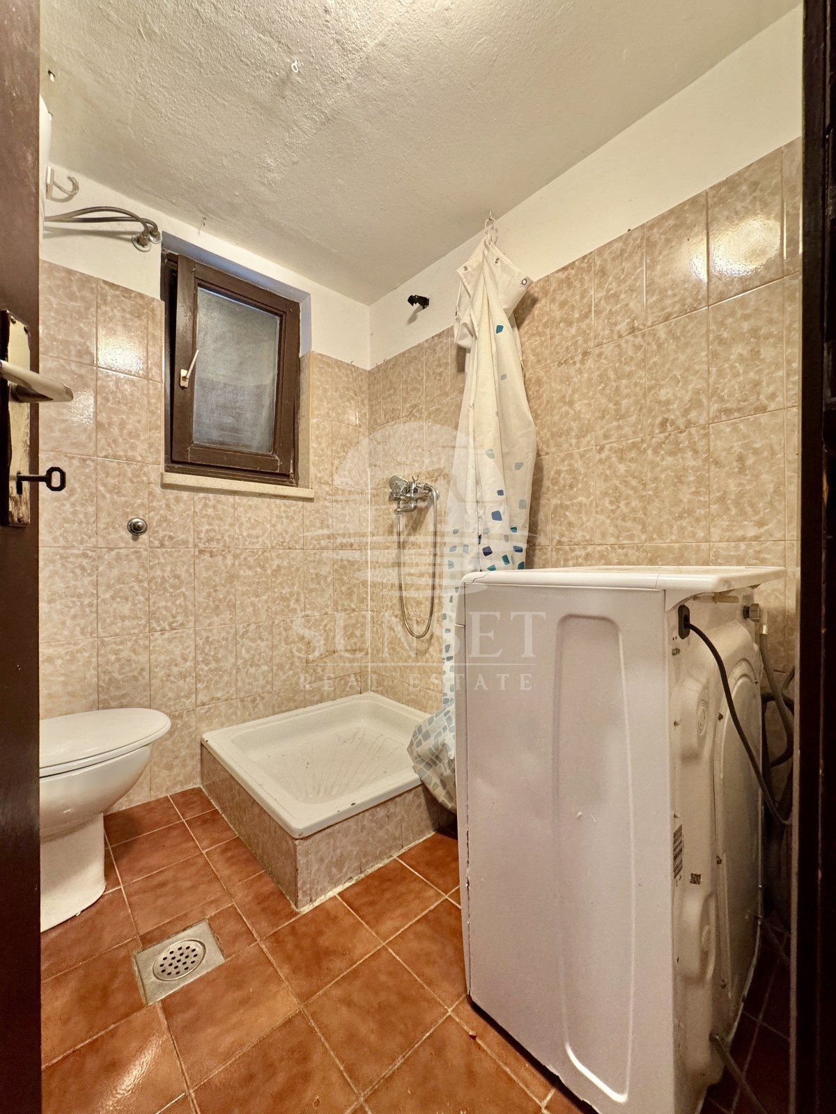 MONOLOCALE IN ZONA TRANQUILLA A BUJE