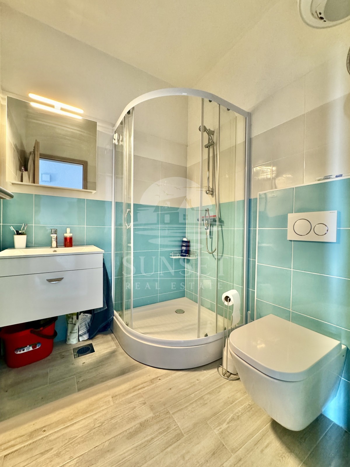 AFFASCINANTE CASA ISTRIANA CON DUE UNITÀ ABITATIVE SEPARATE E CORTILE