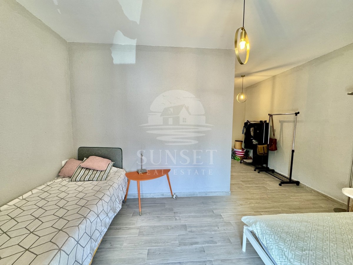 AFFASCINANTE CASA ISTRIANA CON DUE UNITÀ ABITATIVE SEPARATE E CORTILE