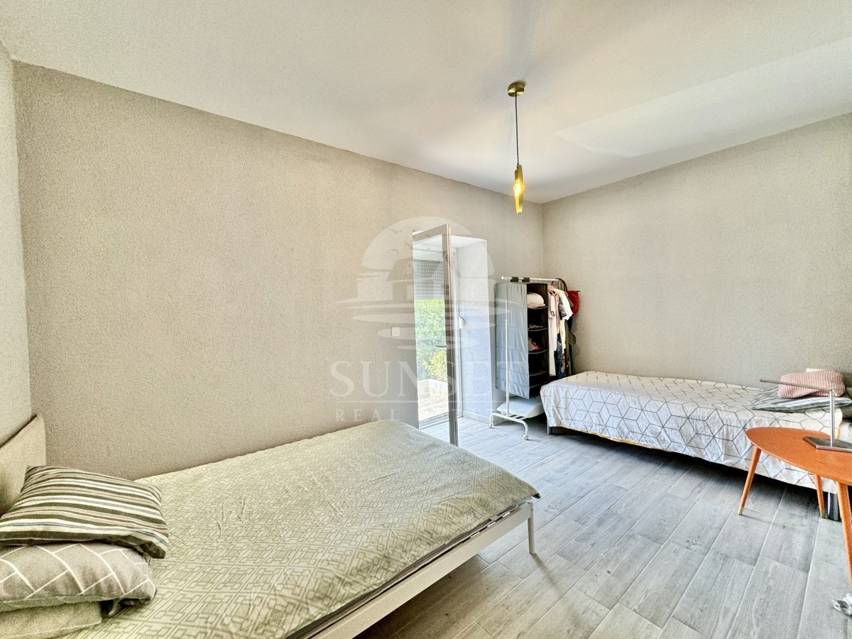 AFFASCINANTE CASA ISTRIANA CON DUE UNITÀ ABITATIVE SEPARATE E CORTILE