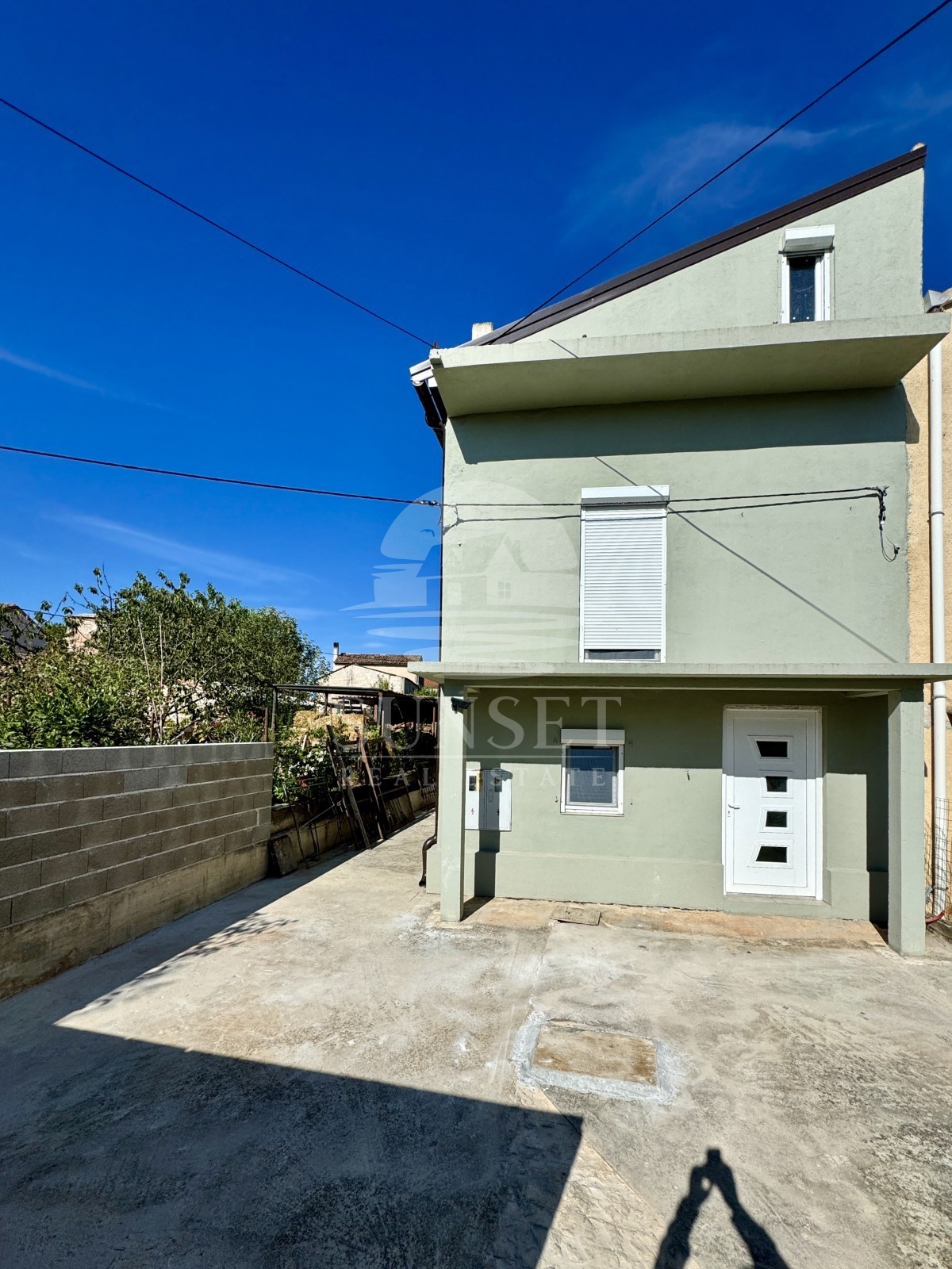 AFFASCINANTE CASA ISTRIANA CON DUE UNITÀ ABITATIVE SEPARATE E CORTILE