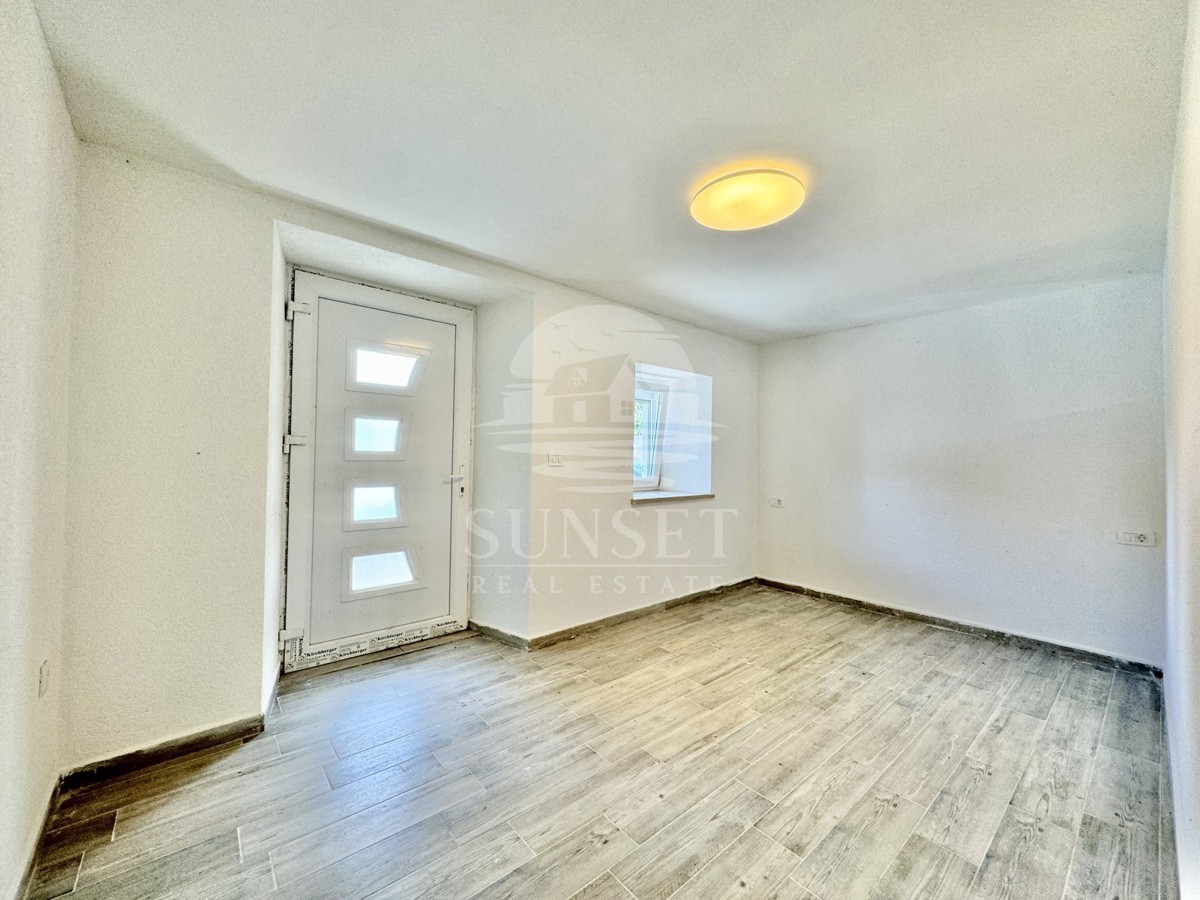 AFFASCINANTE CASA ISTRIANA CON DUE UNITÀ ABITATIVE SEPARATE E CORTILE