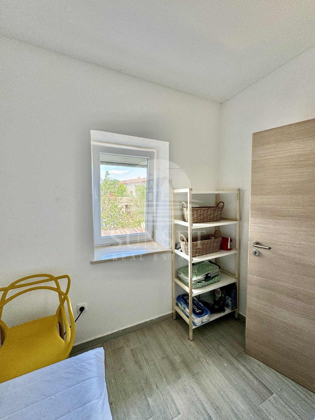 AFFASCINANTE CASA ISTRIANA CON DUE UNITÀ ABITATIVE SEPARATE E CORTILE