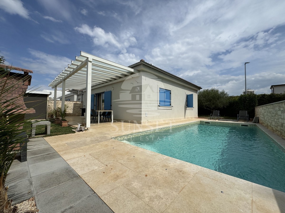 CASA UNIFAMILIARE ATTRAENTE CON PISCINA NEI DINTORNI DI NOVIGRAD