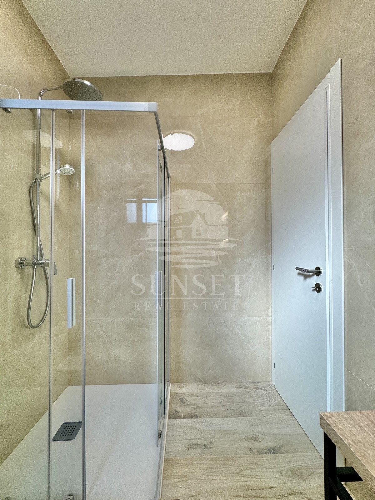 APPARTAMENTO MODERNO A SOLI 300 METRI DAL MARE (E3)