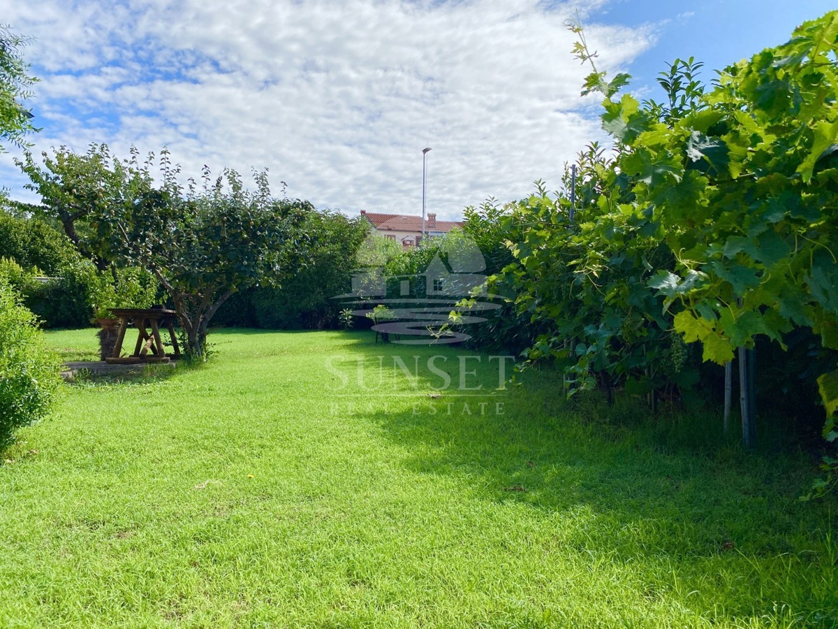 DINTORNI DI NOVIGRADO - CASA IN UNA POSIZIONE ECCEZIONALE, PRIMA FILA SUL MARE