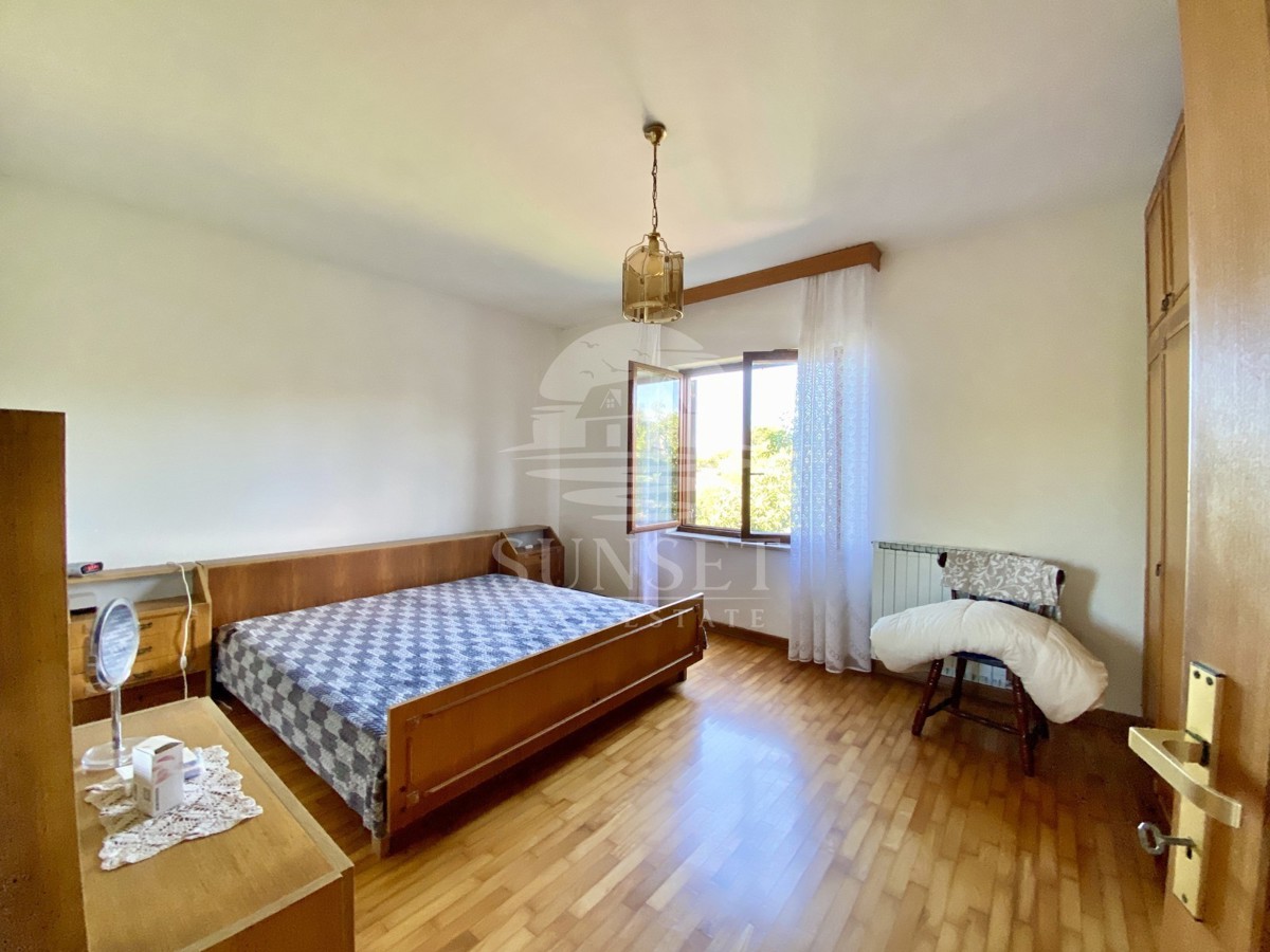 DINTORNI DI NOVIGRADO - CASA IN UNA POSIZIONE ECCEZIONALE, PRIMA FILA SUL MARE