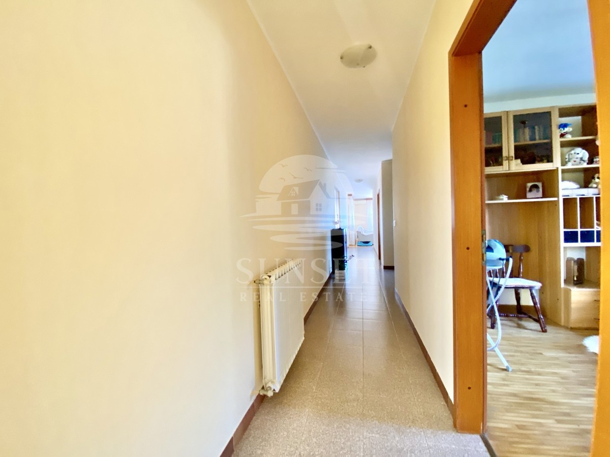 DINTORNI DI NOVIGRADO - CASA IN UNA POSIZIONE ECCEZIONALE, PRIMA FILA SUL MARE