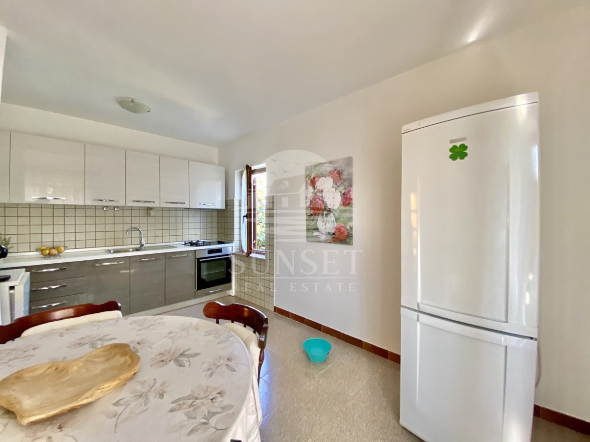 DINTORNI DI NOVIGRADO - CASA IN UNA POSIZIONE ECCEZIONALE, PRIMA FILA SUL MARE