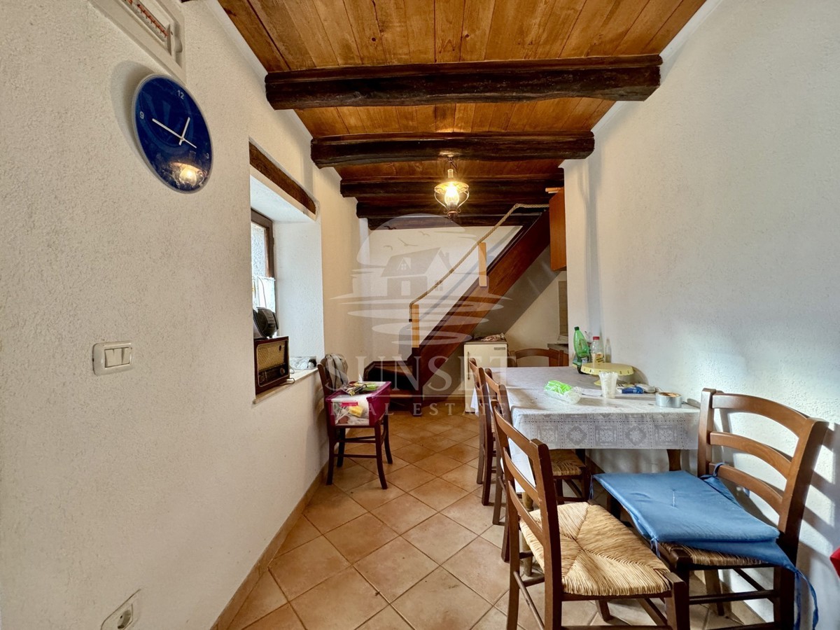 CASA CON UNA VISTA SPLENDIDA SU MOTOVUN E I VIGNETI CIRCONDANTI
