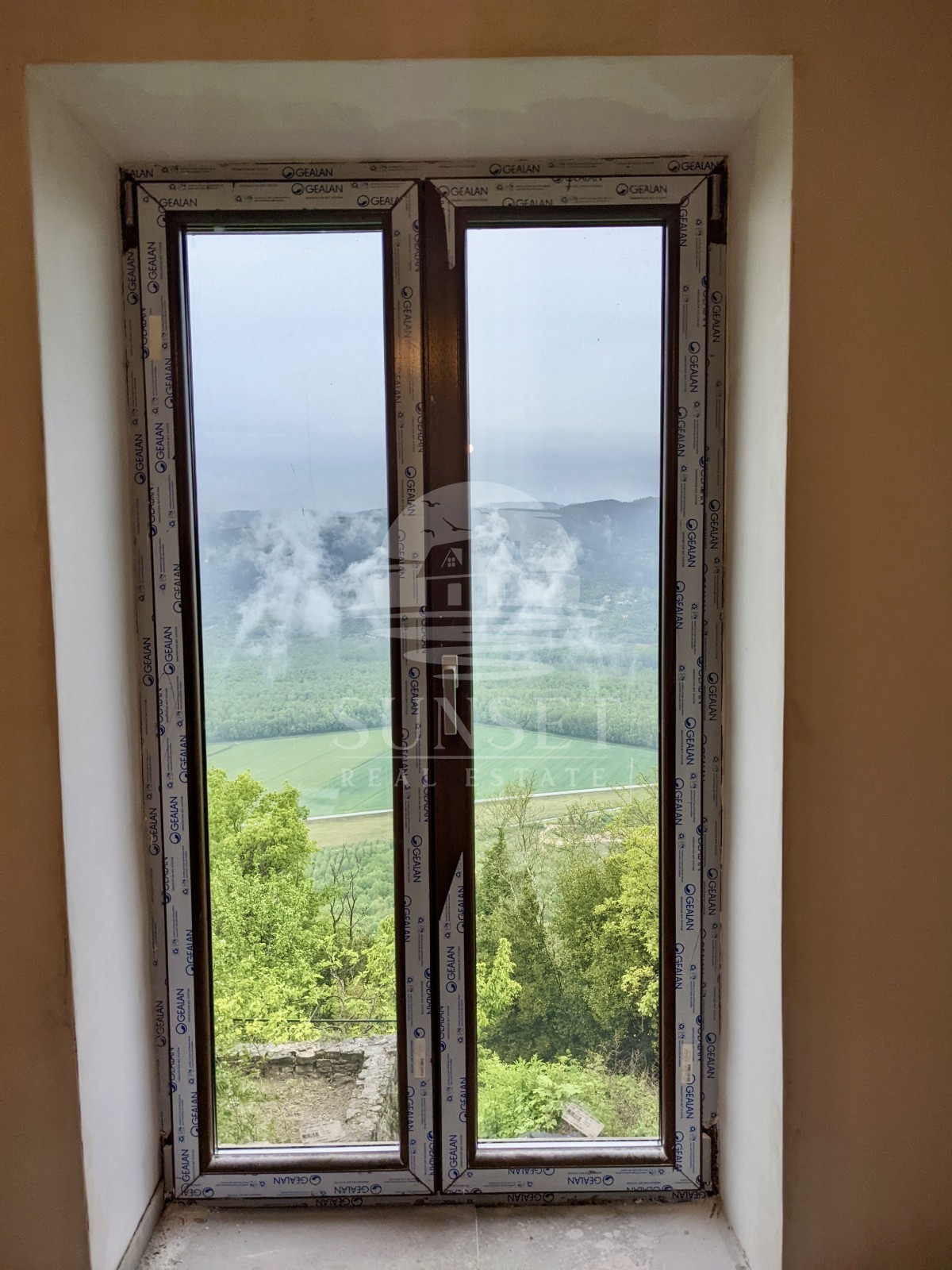 CASA IN VENDITA NEL PITTORESCO MOTOVUN CON VISTA PANORAMICA