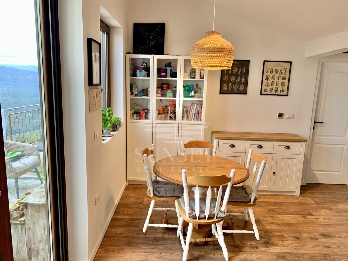 CASA IN VENDITA NEL PITTORESCO MOTOVUN CON VISTA PANORAMICA
