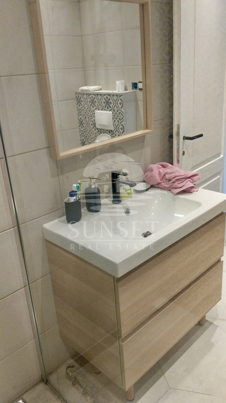 CASA IN VENDITA NEL PITTORESCO MOTOVUN CON VISTA PANORAMICA