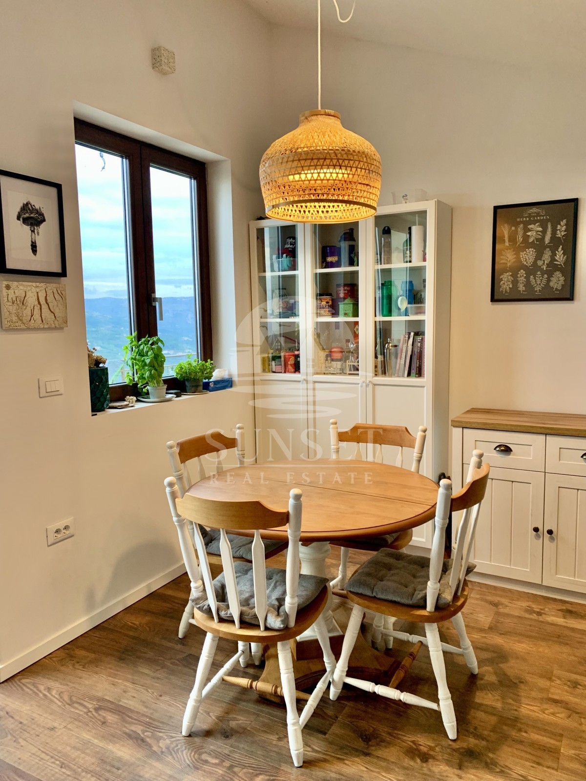 CASA IN VENDITA NEL PITTORESCO MOTOVUN CON VISTA PANORAMICA