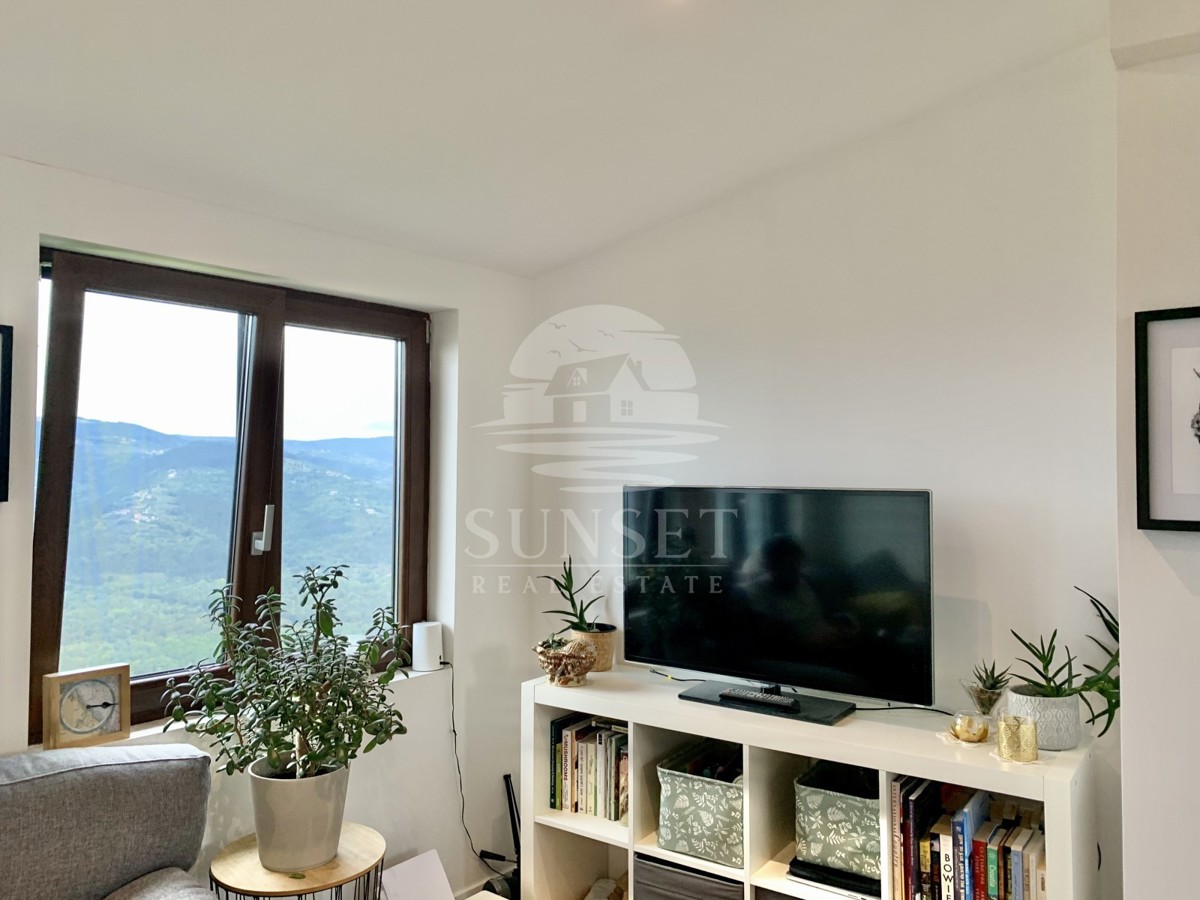 CASA IN VENDITA NEL PITTORESCO MOTOVUN CON VISTA PANORAMICA