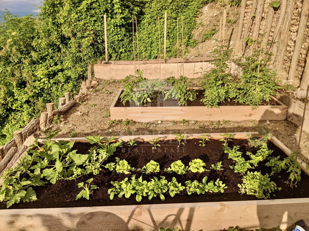 CASA IN VENDITA NEL PITTORESCO MOTOVUN CON VISTA PANORAMICA