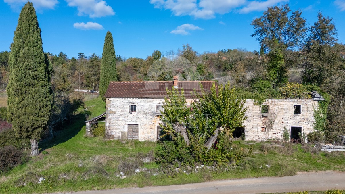 CASA IN UN AMBIENTE TRANQUILLO CON UNA SPLENDIDA VISTA APERTA SU OPRTALJ