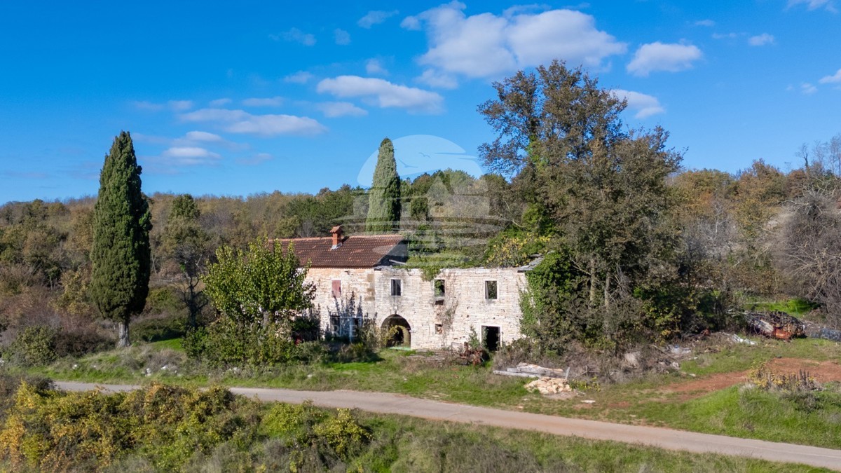 CASA IN UN AMBIENTE TRANQUILLO CON UNA SPLENDIDA VISTA APERTA SU OPRTALJ