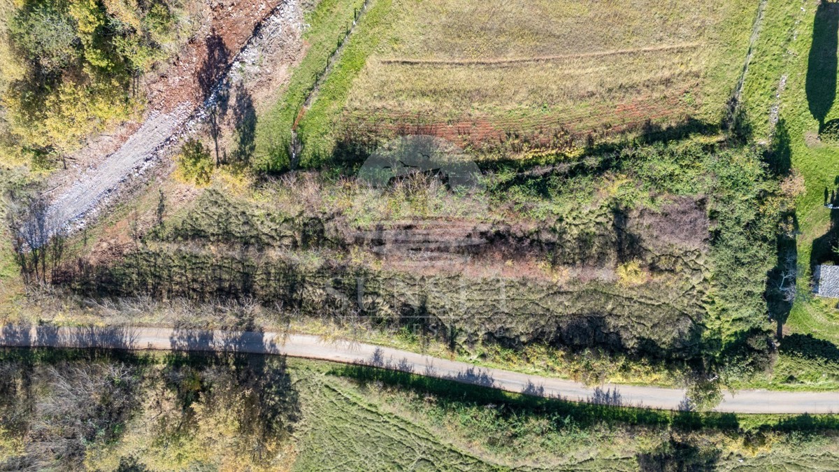 CASA IN UN AMBIENTE TRANQUILLO CON UNA SPLENDIDA VISTA APERTA SU OPRTALJ