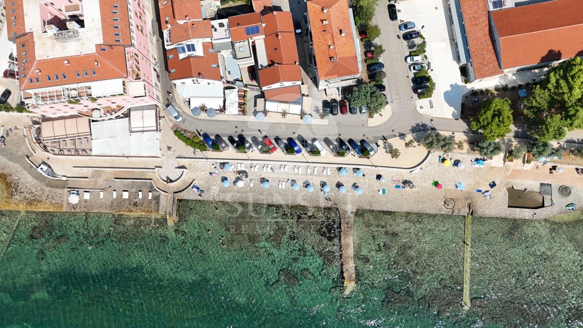 APPARTAMENTO IN UNA DELLE POSIZIONI PIÙ ATTRAENTI DI NOVIGRAD, IN PRIMA FILA SUL MARE