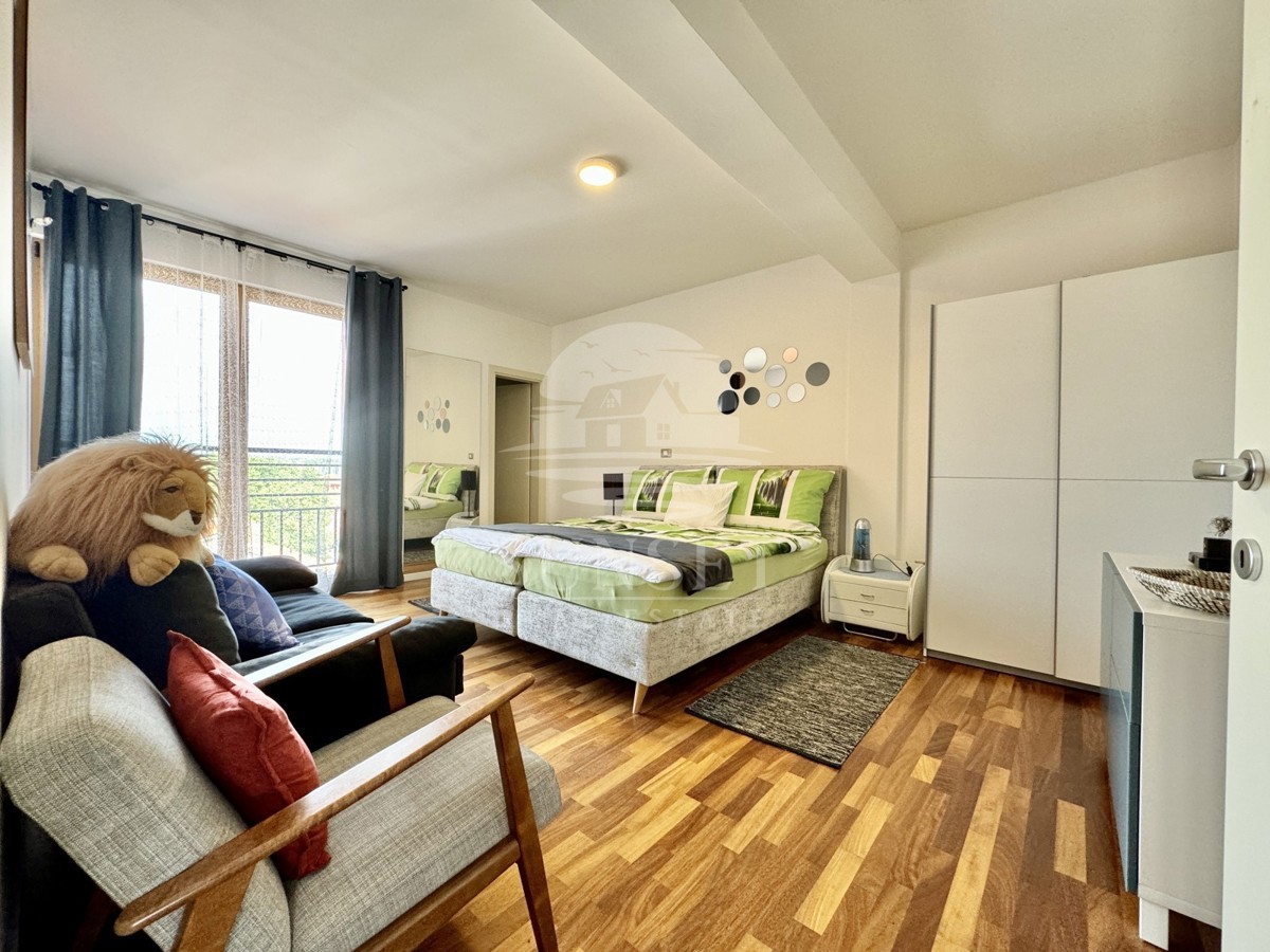 APPARTAMENTO IN UNA DELLE POSIZIONI PIÙ ATTRAENTI DI NOVIGRAD, IN PRIMA FILA SUL MARE