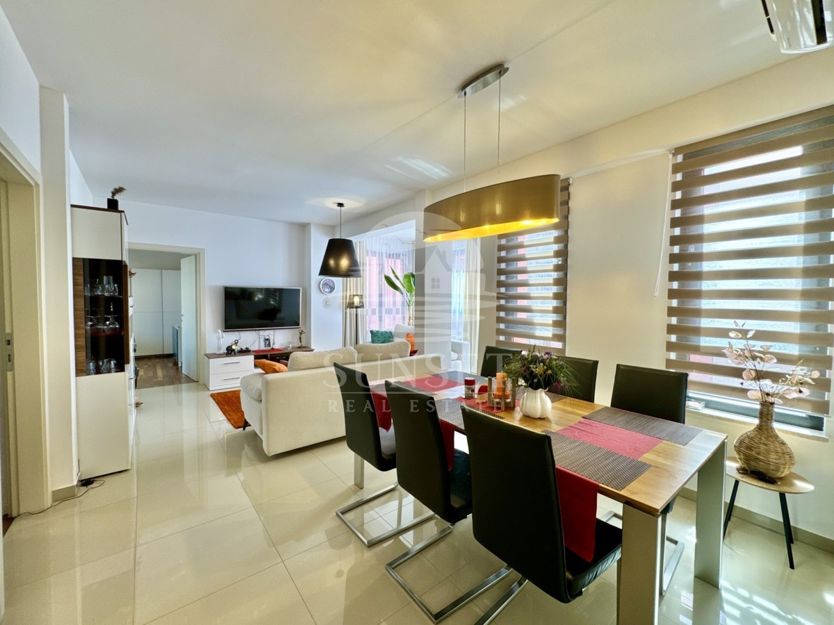 APPARTAMENTO IN UNA DELLE POSIZIONI PIÙ ATTRAENTI DI NOVIGRAD, IN PRIMA FILA SUL MARE