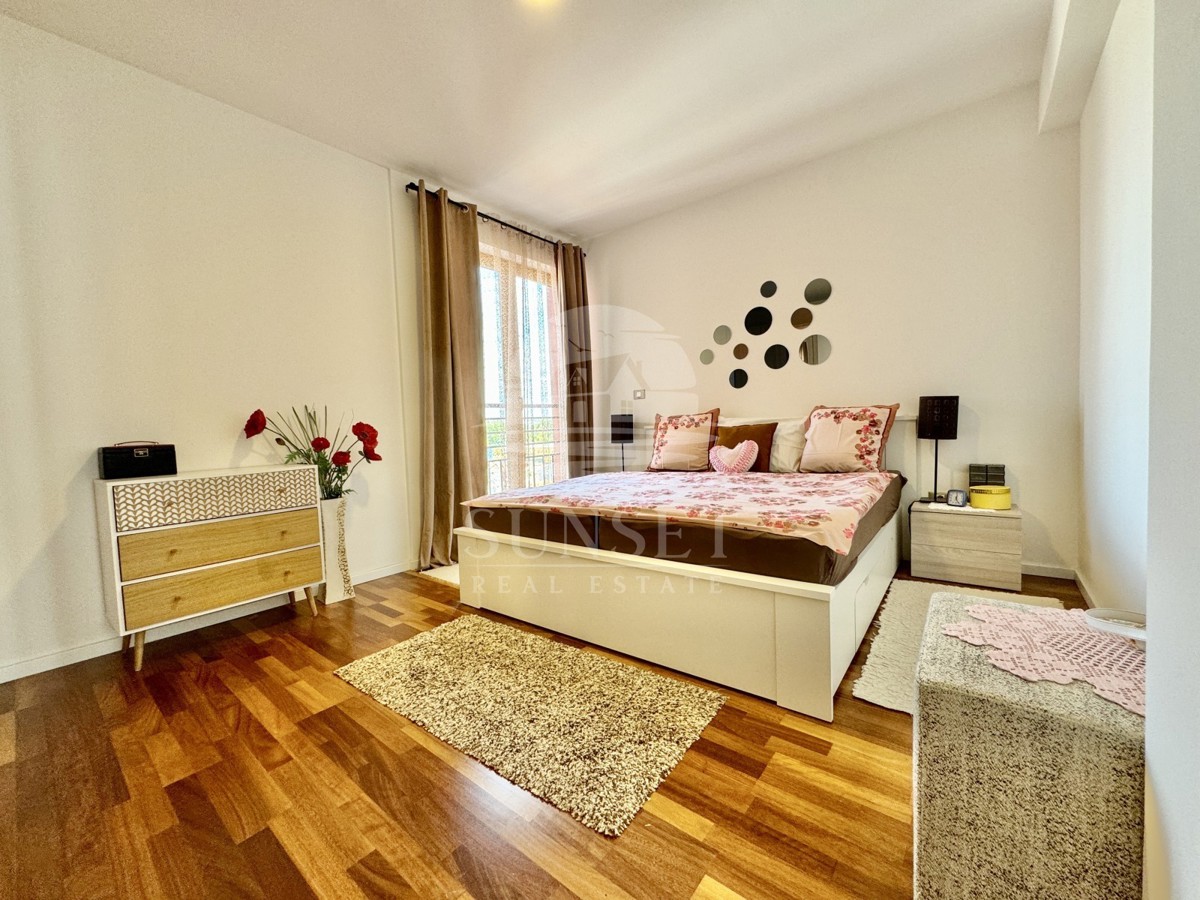 APPARTAMENTO IN UNA DELLE POSIZIONI PIÙ ATTRAENTI DI NOVIGRAD, IN PRIMA FILA SUL MARE