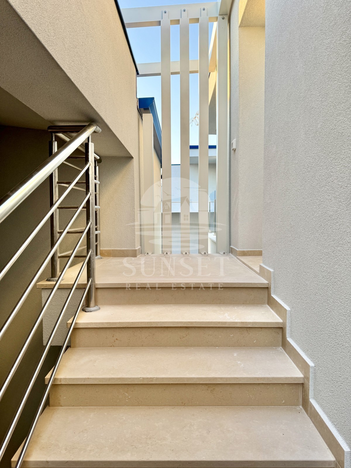 APPARTAMENTO MODERNO A SOLI 300 METRI DAL MARE (E4)