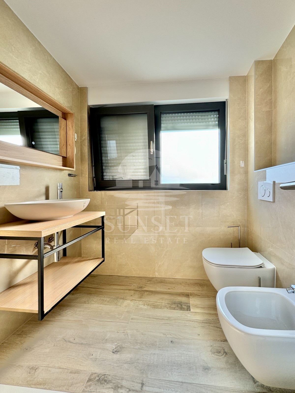 APPARTAMENTO MODERNO A SOLI 300 METRI DAL MARE (E4)