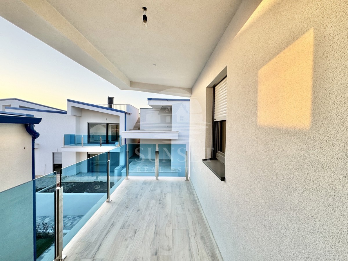 APPARTAMENTO MODERNO A SOLI 300 METRI DAL MARE (E4)