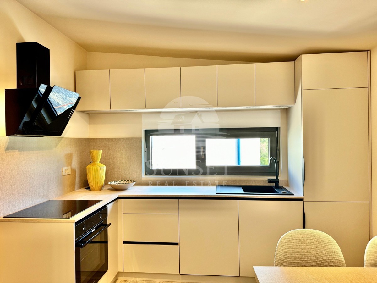 APPARTAMENTO MODERNO A SOLI 300 METRI DAL MARE (E4)