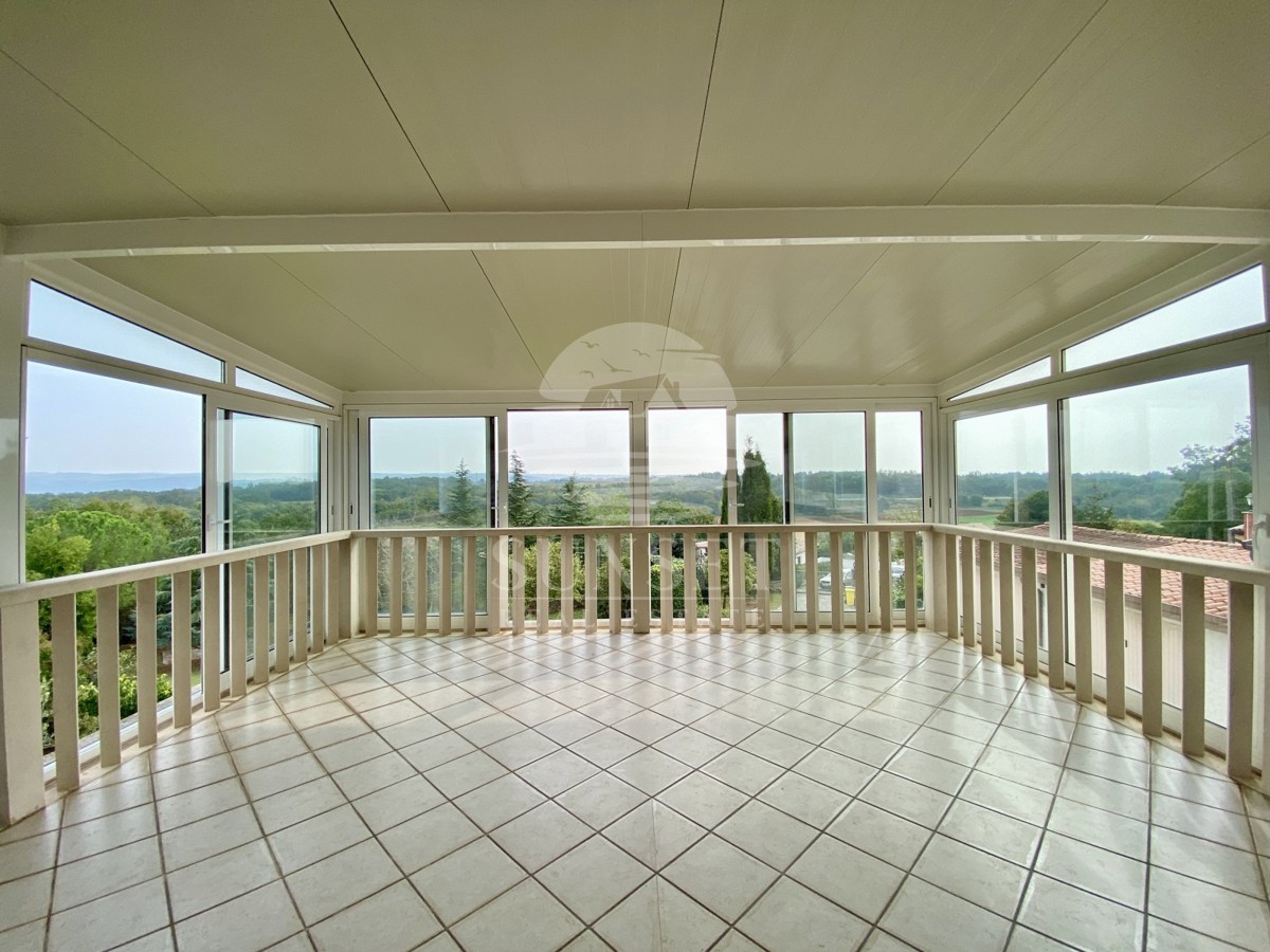 CASA SPAZIOSA CON UN GRANDE GIARDINO DI 600M2 NELLE IMMEDIATE VICINANZE DI NOVIGRAD