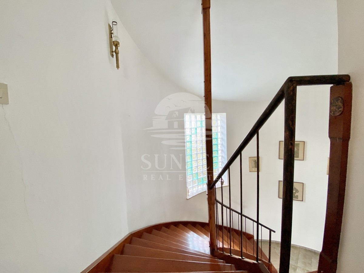 CASA SPAZIOSA CON UN GRANDE GIARDINO DI 600M2 NELLE IMMEDIATE VICINANZE DI NOVIGRAD