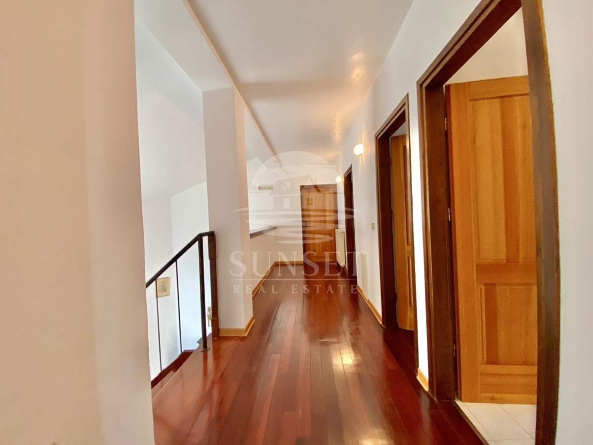 CASA SPAZIOSA CON UN GRANDE GIARDINO DI 600M2 NELLE IMMEDIATE VICINANZE DI NOVIGRAD