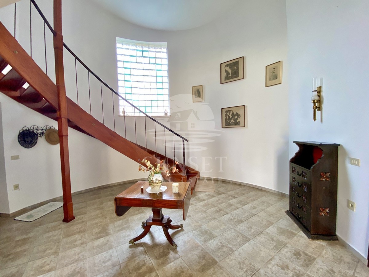 CASA SPAZIOSA CON UN GRANDE GIARDINO DI 600M2 NELLE IMMEDIATE VICINANZE DI NOVIGRAD