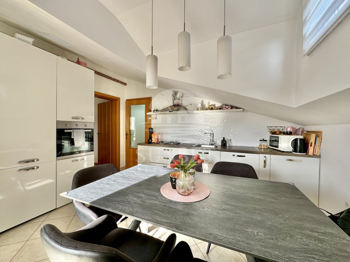 ZONA ROVIGNO – APPARTAMENTO CON AMPIA TERRAZZA E DUE POSTI AUTO