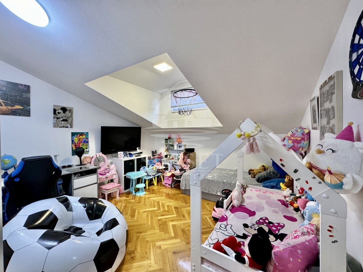 ZONA ROVIGNO – APPARTAMENTO CON AMPIA TERRAZZA E DUE POSTI AUTO