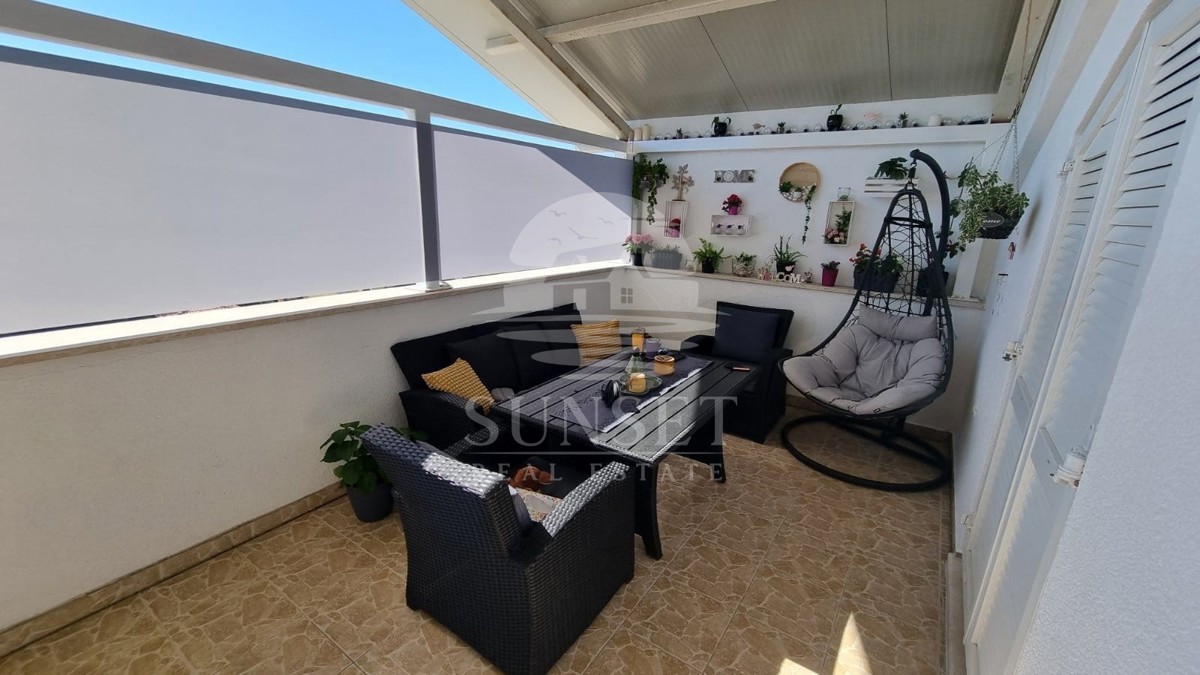 ZONA ROVIGNO – APPARTAMENTO CON AMPIA TERRAZZA E DUE POSTI AUTO