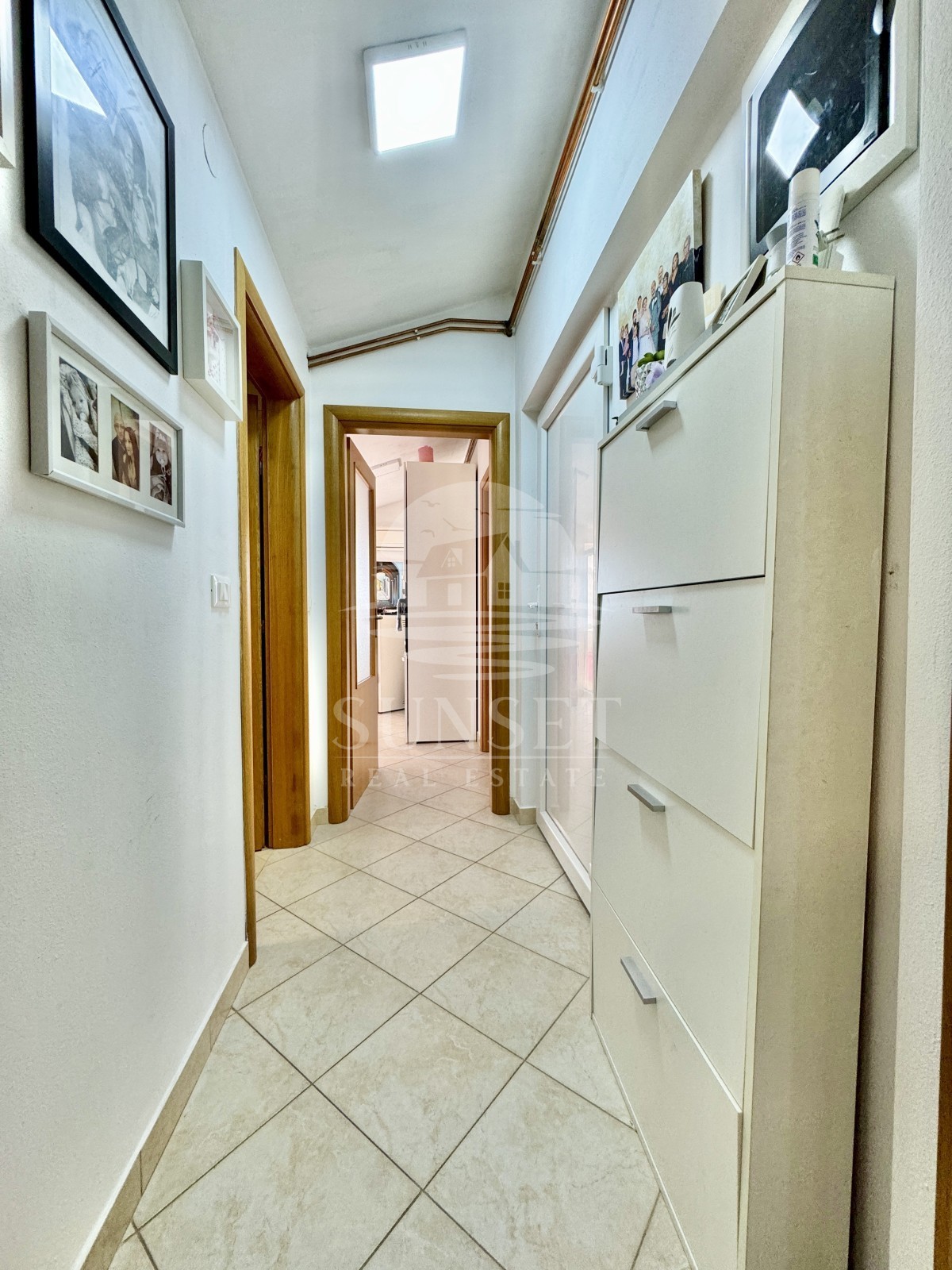 ZONA ROVIGNO – APPARTAMENTO CON AMPIA TERRAZZA E DUE POSTI AUTO