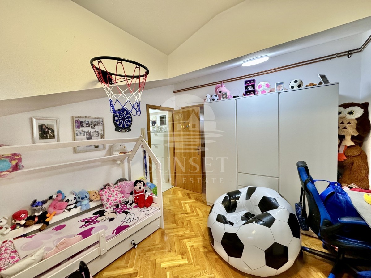 ZONA ROVIGNO – APPARTAMENTO CON AMPIA TERRAZZA E DUE POSTI AUTO