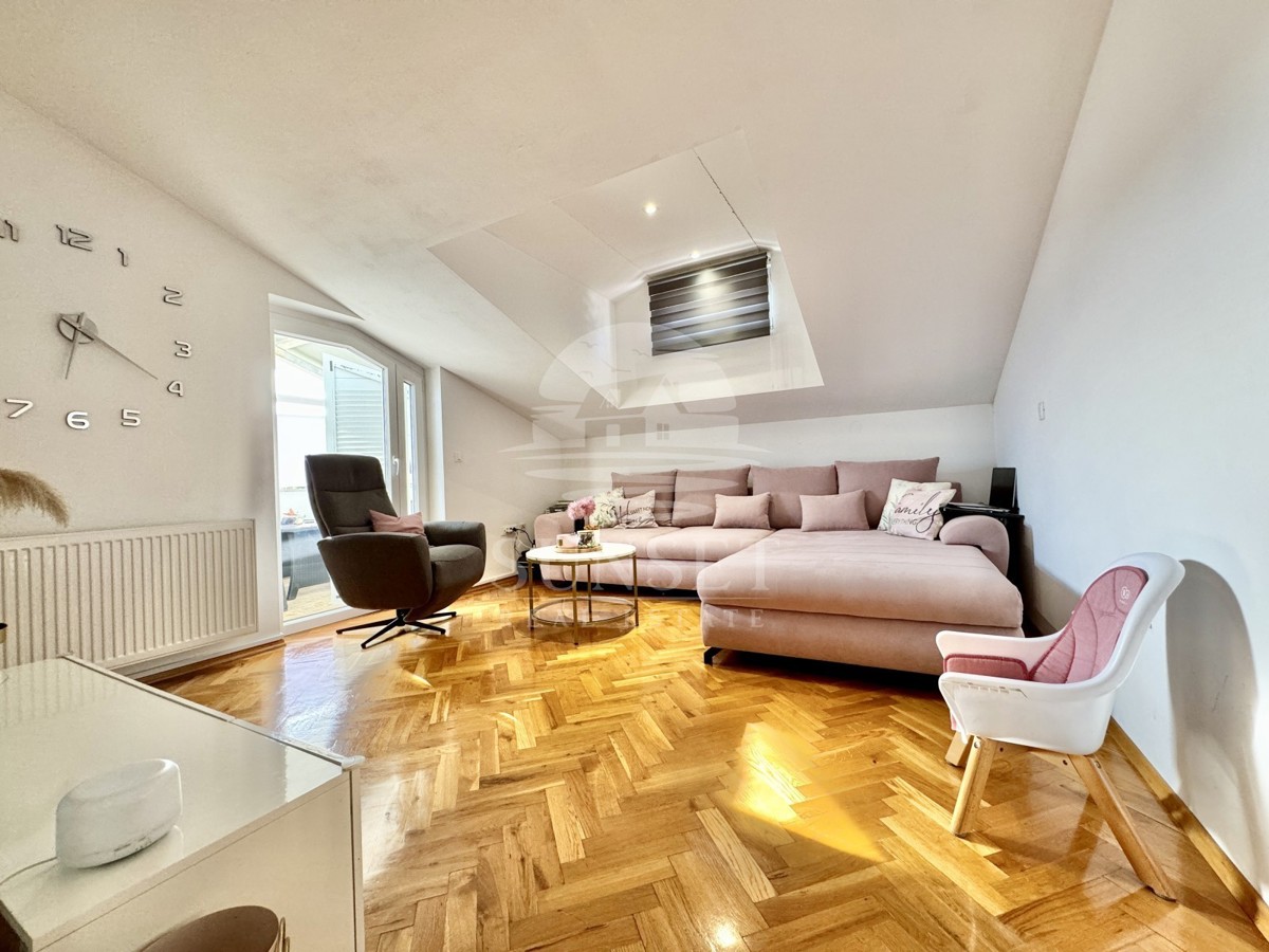 ZONA ROVIGNO – APPARTAMENTO CON AMPIA TERRAZZA E DUE POSTI AUTO