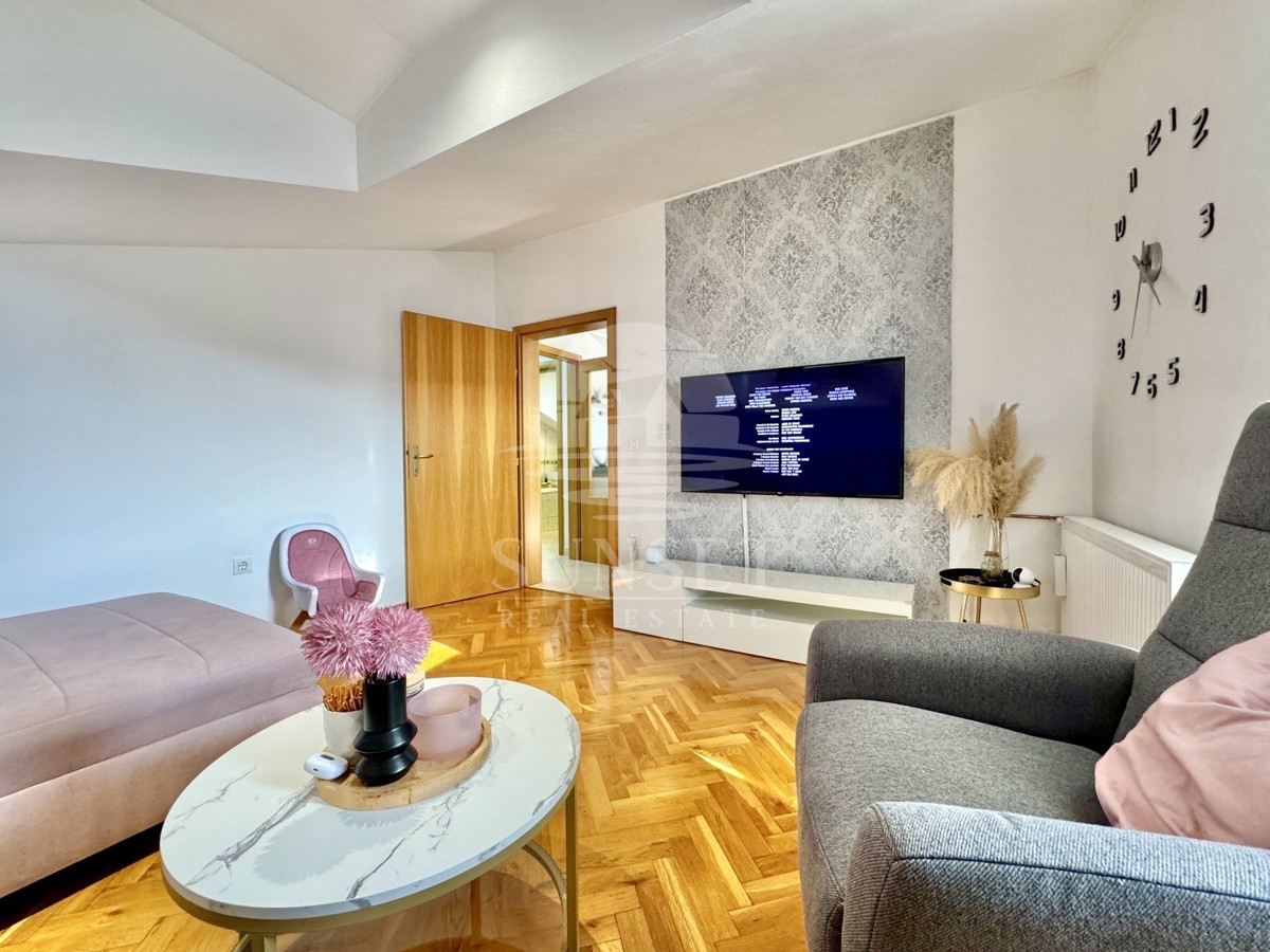 ZONA ROVIGNO – APPARTAMENTO CON AMPIA TERRAZZA E DUE POSTI AUTO