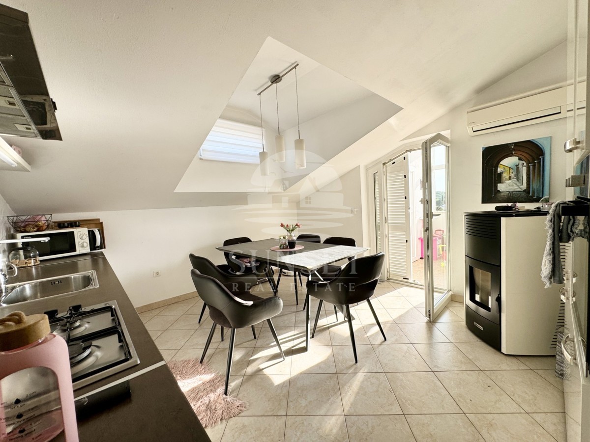 ZONA ROVIGNO – APPARTAMENTO CON AMPIA TERRAZZA E DUE POSTI AUTO