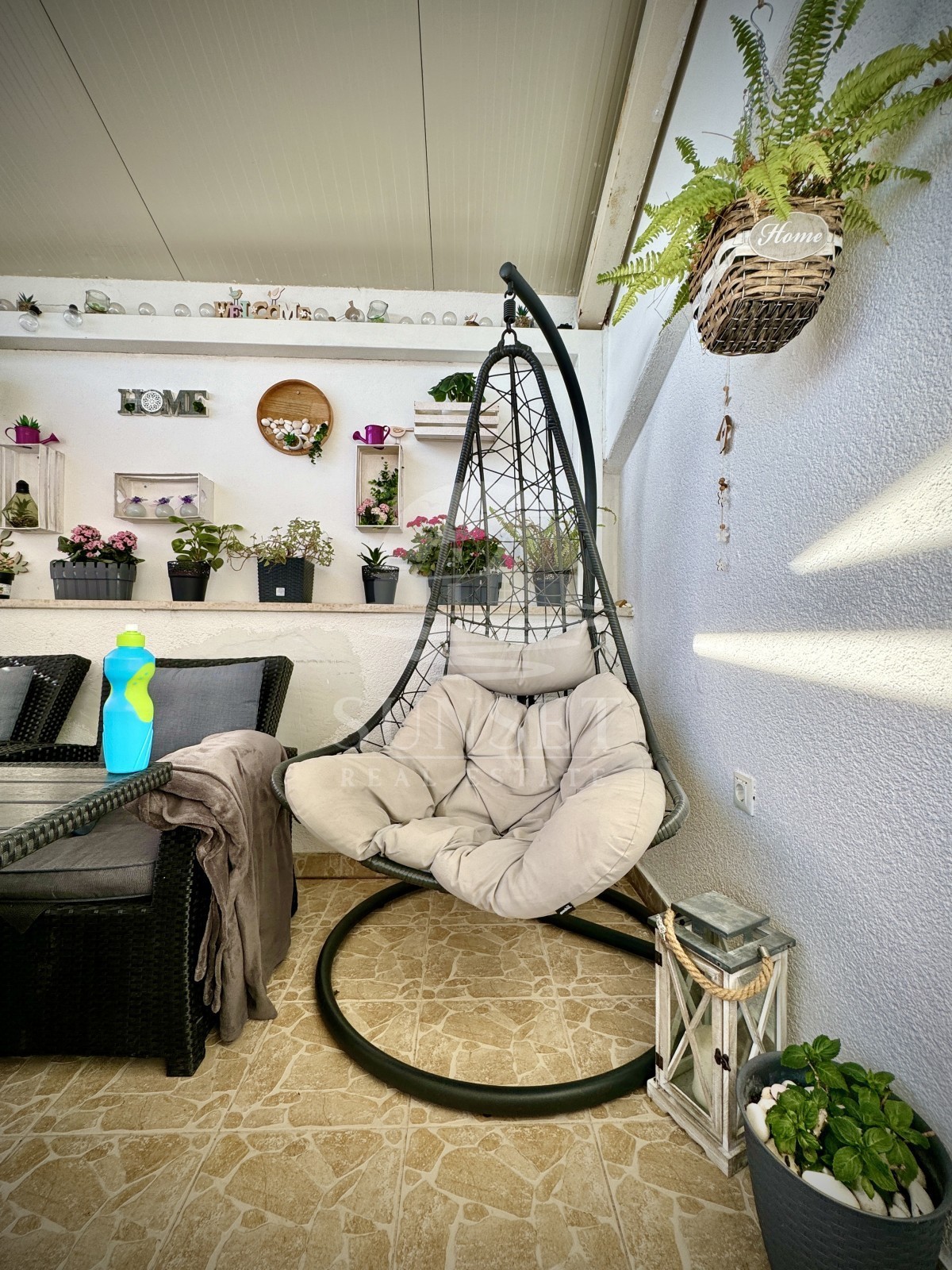 ZONA ROVIGNO – APPARTAMENTO CON AMPIA TERRAZZA E DUE POSTI AUTO